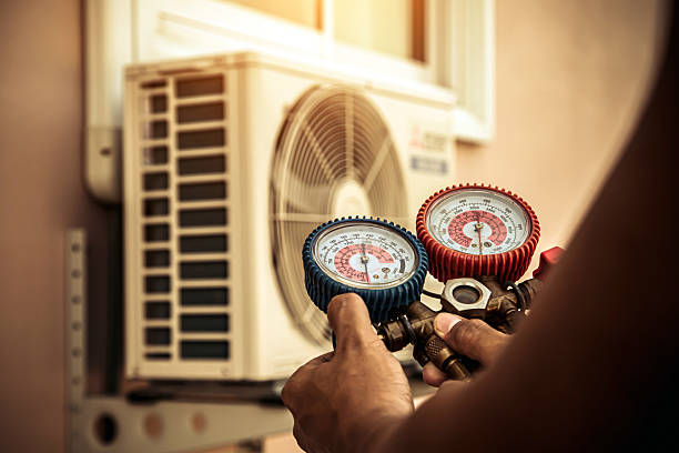 Professional Hvac technician working in Vista, CA